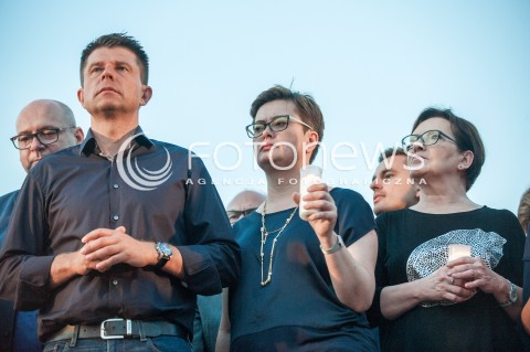  20.07.2017 WARSZAWA<br />LANCUCH SWIATLA POD PALACEM PREZYDENCKIM<br />N/Z RYSZARD PETRU EWA KOPACZ KATARZYNA LUBNAUER<br /> 