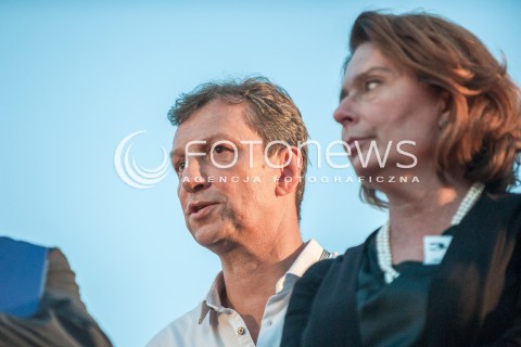  20.07.2017 WARSZAWA<br />LANCUCH SWIATLA POD PALACEM PREZYDENCKIM<br />N/Z ANDRZEJ HALICKI MALGORZATA KIDAWA BLONSKA<br /> 