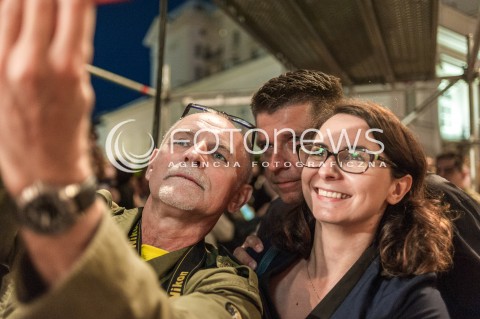  20.07.2017 WARSZAWA<br />LANCUCH SWIATLA POD PALACEM PREZYDENCKIM<br />N/Z KAMILA GASIUK PIHOWICZ RYSZARD PETRU<br /> 