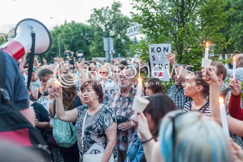  22.07.2017 WARSZAWA<br />MANIFESTACJA POD DOMEM JAROSLAWA KACZYNSKIEGO<br />N/Z UCZESTNICY MANIFESTACJI<br /> 