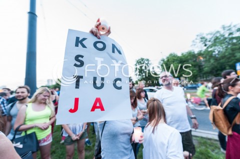  22.07.2017 WARSZAWA<br />MANIFESTACJA POD DOMEM JAROSLAWA KACZYNSKIEGO<br />N/Z UCZESTNICY MANIFESTACJI<br /> 