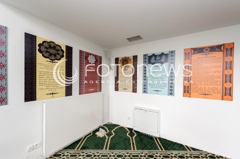  27.07.2017 WARSZAWA<br />CENTRUM KULTURY MUZULMANSKIEJ<br />N/Z  SALA WYKLADOWA PRZEDRUKOWANY KORAN<br /> 