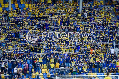  10.08.2017 GDYNIA <br />PILKA NOZNA - 1/16 PUCHARU POLSKI<br />MECZ ARKA GDYNIA - SLASK WROCLAW<br />N/Z KIBICE ARKI GDYNIA ATMOSFERA MECZOWA DOPING EMOCJE<br /> 