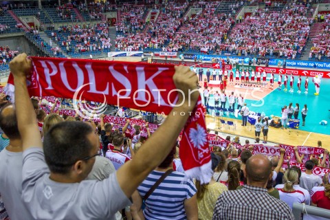  11.08.2017 KRAKOW (TAURON ARENA) <br />XV MEMORIAL HUBERTA JERZEGO WAGNERA <br />MECZ POLSKA - FRANCJA ( MATCH POLAND - FRANCE ) <br />N/Z KIBICE DOPING EMOCJE SZALIKI BIALO CZERWONE HALA WIDOK VIEW HYMN OPRAWA<br /> 
