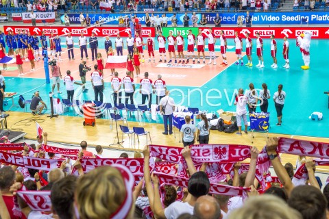 11.08.2017 KRAKOW (TAURON ARENA) <br />XV MEMORIAL HUBERTA JERZEGO WAGNERA <br />MECZ POLSKA - FRANCJA ( MATCH POLAND - FRANCE ) <br />N/Z KIBICE DOPING EMOCJE SZALIKI BIALO CZERWONE HALA WIDOK VIEW HYMN OPRAWA<br /> 
