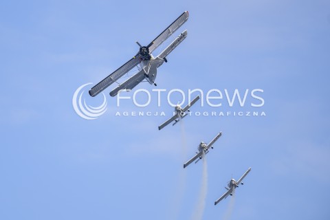  11.08.2017 GDYNIA <br />POKAZY LOTNICZE - AEROBALTIC GDYNIA 2017<br />N/Z 3AT3 FORMATION FLYING TEAM<br /> 
