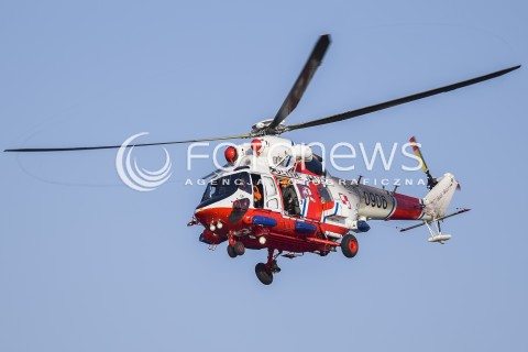  11.08.2017 GDYNIA <br />POKAZY LOTNICZE - AEROBALTIC GDYNIA 2017<br />N/Z LOTNICTWO MARYNARKI WOJENNEJ SMIGLOWIEC HELIKOPTER PZL W3 ANAKONDA<br /> 