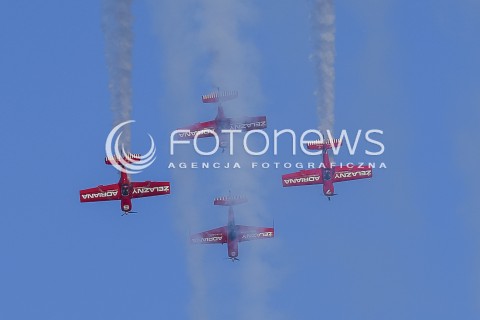  11.08.2017 GDYNIA <br />POKAZY LOTNICZE - AEROBALTIC GDYNIA 2017<br />N/Z GRUPA AKROBACYJNA ZELAZNY<br /> 