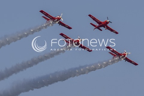  11.08.2017 GDYNIA <br />POKAZY LOTNICZE - AEROBALTIC GDYNIA 2017<br />N/Z GRUPA AKROBACYJNA ZELAZNY<br /> 