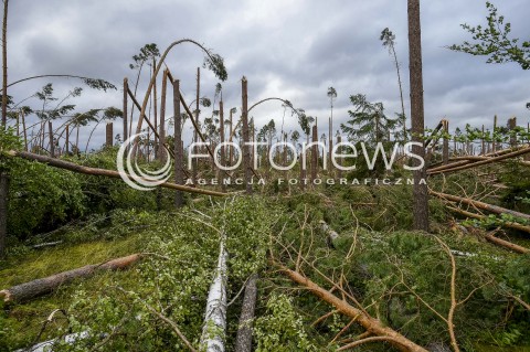  12.08.2017 POMORSKIE<br />SKUTKI NAWALNICY W WOJEWODZTWIE POMORSKIM MIEDZY KOSCIERZYNA A BYTOWEM<br /> 