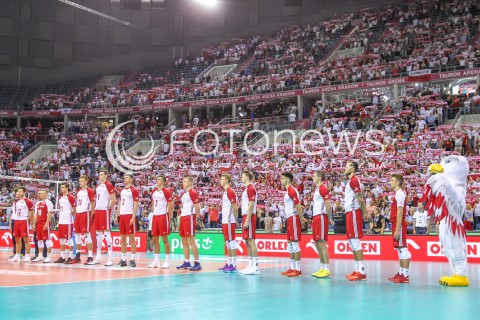  13.08.2017 KRAKOW (TAURON ARENA) <br />XV MEMORIAL HUBERTA JERZEGO WAGNERA <br />MECZ POLSKA - ROSJA ( MATCH POLAND - RUSSIA ) <br />N/Z REPREZENTACJA POLSKI SIATKARZY HYMN KIBICE HALA WIDOK VIEW OPRAWA BIALO CZERWONE SZALIKI BARWY ORZELEK<br /> 