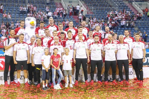  13.08.2017 KRAKOW (TAURON ARENA) <br />XV MEMORIAL HUBERTA JERZEGO WAGNERA <br />MECZ POLSKA - ROSJA ( MATCH POLAND - RUSSIA ) <br />N/Z REPREZENTACJA POLSKI SIATKARZY SIATKARZE - I MIEJSCE WYGRANA ZDJECIE GRUPOWE GRUPOWKA GROUP PHOTO<br /> 