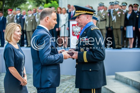  15.08.2016 WARSZAWA <br />OBCHODY SWIETA WOJSKA POLSKIEGO UROCZYSTOSCI PANSTWOWE <br />N/Z PREZYDENT RP ANDRZEJ DUDA?GENERAL FREDERICK BEN HODGESS<br /> 