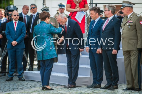  O15.08.2016 WARSZAWA <br />OBCHODY SWIETA WOJSKA POLSKIEGO UROCZYSTOSCI PANSTWOWE <br />N/Z PREMIER BEATA SZYDLO ANTONI MACIEREWICZ<br /> 