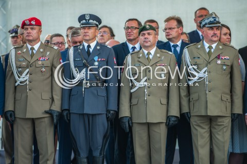  15.08.2016 WARSZAWA <br />OBCHODY SWIETA WOJSKA POLSKIEGO UROCZYSTOSCI PANSTWOWE <br />N/Z TOMASZ POLUCH ( KOMENDANT GLOWNY ZANDARMERII WOJSKOWEJ ) ROBERT GLAB ( GENERAL BRYGADY WOJSKA POLSKIEGO ) WIESLAW KUKULA ( DOWODCA WOJSKO OBRONY TERYTORIALNEJ ) JAROSLAW MIKA ( DOWODCA GENERALNY RODZAJOW SIL ZBROJNYCH ) GENERAL<br /> 