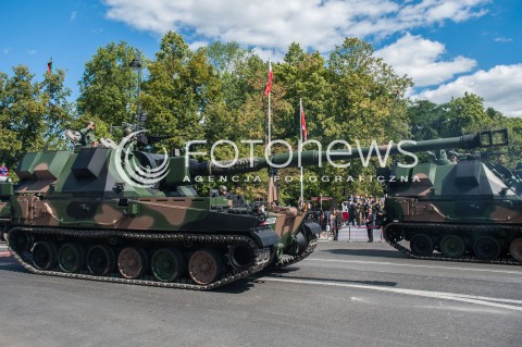  15.08.2016 WARSZAWA <br />OBCHODY SWIETA WOJSKA POLSKIEGO UROCZYSTOSCI PANSTWOWE <br />N/Z POJAZD WOJSKOWY ARMATOHAUBICA AHS KRAB<br /> 