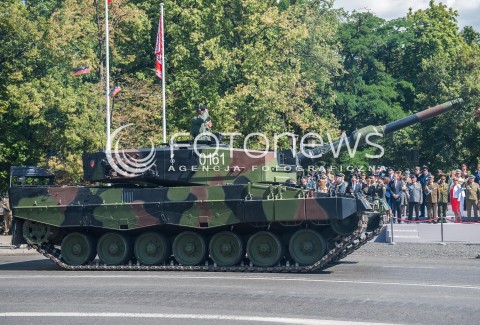  15.08.2016 WARSZAWA <br />OBCHODY SWIETA WOJSKA POLSKIEGO UROCZYSTOSCI PANSTWOWE <br />N/Z POJAZD WOJSKOWY CZOLG LEOPARD 2<br /> 