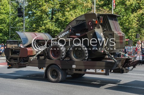  15.08.2016 WARSZAWA <br />OBCHODY SWIETA WOJSKA POLSKIEGO UROCZYSTOSCI PANSTWOWE <br />N/Z POJAZD WOJSKOWY TRAL PRZECIWMINOWY BOZENA 4<br /> 