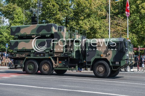  15.08.2016 WARSZAWA <br />OBCHODY SWIETA WOJSKA POLSKIEGO UROCZYSTOSCI PANSTWOWE <br />N/Z POJAZD WOJSKOWY<br /> 