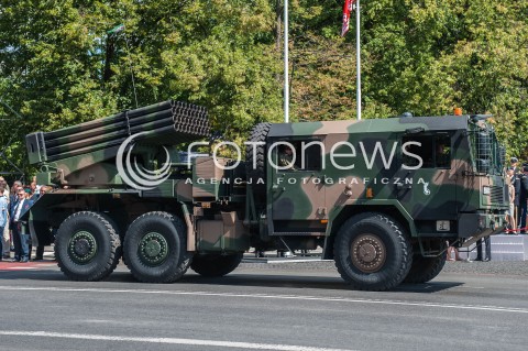  15.08.2016 WARSZAWA <br />OBCHODY SWIETA WOJSKA POLSKIEGO UROCZYSTOSCI PANSTWOWE <br />N/Z POJAZD WOJSKOWY WR-40 LANGUSTA<br /> 