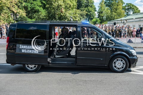  15.08.2016 WARSZAWA <br />OBCHODY SWIETA WOJSKA POLSKIEGO UROCZYSTOSCI PANSTWOWE <br />N/Z POJAZD WOJSKOWY ZW ZANDARMERIA WOJSKOWA<br /> 