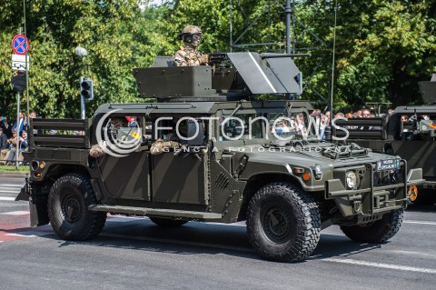  15.08.2016 WARSZAWA <br />OBCHODY SWIETA WOJSKA POLSKIEGO UROCZYSTOSCI PANSTWOWE <br />N/Z POJAZD WOJSKOWY HUMMER HUMVEE<br /> 