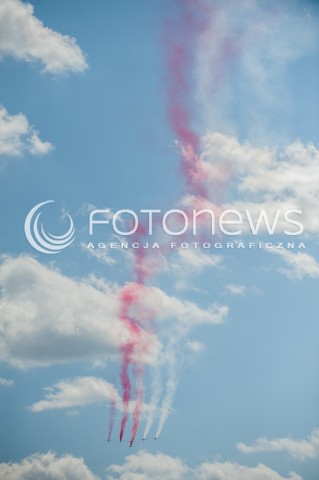  15.08.2016 WARSZAWA <br />OBCHODY SWIETA WOJSKA POLSKIEGO UROCZYSTOSCI PANSTWOWE <br />N/Z PZL TS11 TS-11 ISKRA ISKRY SAMOLOT SAMOLOTY<br /> 