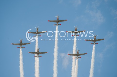  15.08.2016 WARSZAWA <br />OBCHODY SWIETA WOJSKA POLSKIEGO UROCZYSTOSCI PANSTWOWE <br />N/Z SAMOLOT SAMOLOTY ORLIK PZL 130 PZL130 ORLIK<br /> 