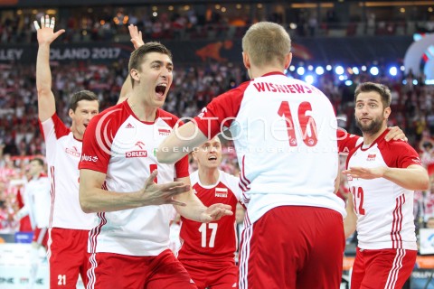  24.08.2017 WARSZAWA ( STADION NARODOWY ) <br />MISTRZOSTWA EUROPY W SIATKOWCE MEZCZYZN LOTTO EUROVOLLEY POLAND 2017 ( European Volleyball Championship ) <br />MECZ POLSKA - SERBIA ( Match Poland - Serbia ) <br />N/Z LUKASZ KACZMAREK LUKASZ WISNIEWSKI GRZEGORZ LOMACZ RADOSC EMOCJE <br /> 