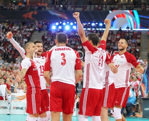  24.08.2017 WARSZAWA ( STADION NARODOWY ) <br />MISTRZOSTWA EUROPY W SIATKOWCE MEZCZYZN LOTTO EUROVOLLEY POLAND 2017 ( European Volleyball Championship ) <br />MECZ POLSKA - SERBIA ( Match Poland - Serbia ) <br />N/Z PAWEL ZATORSKI MICHAL KUBIAK BARTOSZ KUREK RADOSC EMOCJE <br /> 