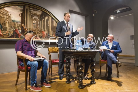  24.08.2017 GDANSK<br />KONFERENCJA PRASOWA POSWIECONA PROJEKTOWI SAD OSTATECZNY HANSA MEMLINGA W MUZEUM NARODOWYM W GDANSKU<br />N/Z MIECZYSLAW STRUK PAWEL ADAMOWICZ WOJCIECH BONISLAWSKI<br /> 