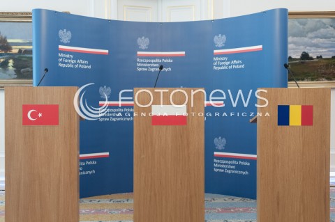  25.08.2017 WARSZAWA<br />KONFERENCJA MINISTROW SPRAW ZAGRANICZNYCH POLSKI RUMUNII I TURCJI PO SPOTKANIU NATO<br />N/Z POLSKA RUMUNIA TURCJA FLAGI<br /> 