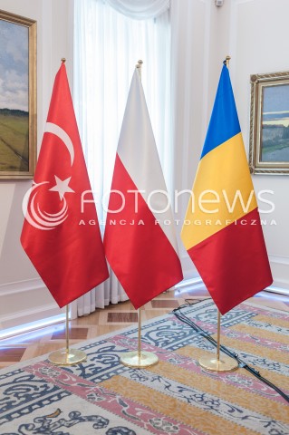  25.08.2017 WARSZAWA<br />KONFERENCJA MINISTROW SPRAW ZAGRANICZNYCH POLSKI RUMUNII I TURCJI PO SPOTKANIU NATO<br />N/Z FLAGI POLSKI RUMUNII TURCJI<br /> 