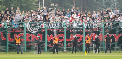  26.08.2017 STALOWA WOLA<br />PILKA NOZNA - II LIGA - 6. KOLEJKA<br />MECZ STAL STALOWA WOLA - LKS LODZ <br />N/Z KIBICE LKSU LODZ POLICJA OPRAWA ULICZNI WOJOWNICY TRANSPARENT<br /> 