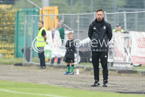  26.08.2017 STALOWA WOLA<br />PILKA NOZNA - II LIGA - 6. KOLEJKA<br />MECZ STAL STALOWA WOLA - LKS LODZ <br />N/Z WOJCIECH ROBASZEK - TRENER SYLWETKA<br /> 