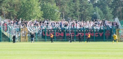  26.08.2017 STALOWA WOLA<br />PILKA NOZNA - II LIGA - 6. KOLEJKA<br />MECZ STAL STALOWA WOLA - LKS LODZ <br />N/Z KIBICE LKSU LODZ POLICJA OPRAWA ULICZNI WOJOWNICY TRANSPARENT<br /> 