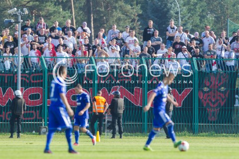  26.08.2017 STALOWA WOLA<br />PILKA NOZNA - II LIGA - 6. KOLEJKA<br />MECZ STAL STALOWA WOLA - LKS LODZ <br />N/Z KIBICE LKSU LODZ POLICJA OPRAWA TRANSPARENT<br /> 