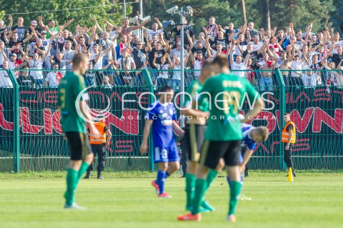  26.08.2017 STALOWA WOLA<br />PILKA NOZNA - II LIGA - 6. KOLEJKA<br />MECZ STAL STALOWA WOLA - LKS LODZ <br />N/Z KIBICE LKSU LODZ POLICJA OPRAWA TRANSPARENT<br /> 