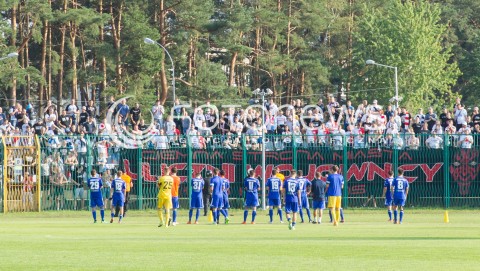  26.08.2017 STALOWA WOLA<br />PILKA NOZNA - II LIGA - 6. KOLEJKA<br />MECZ STAL STALOWA WOLA - LKS LODZ <br />N/Z PILKARZE PO MECZU KIBICE LKSU LODZ POLICJA OPRAWA ULICZNI WOJOWNICY TRANSPARENT<br /> 