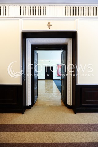  29.08.2017 WARSZAWA<br />POSIEDZENIE RADY MINISTROW<br />N/Z WEJSCIE NA SALE OBRAD KRZYZ SALA WIDOK VIEW<br /> 