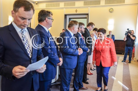  29.08.2017 WARSZAWA<br />POSIEDZENIE RADY MINISTROW<br />N/Z BEATA SZYDLO BEATA KEMPA MACIEJ WASIK ZBIGNIEW ZIOBRO TELEWIZJA KAMERA<br /> 