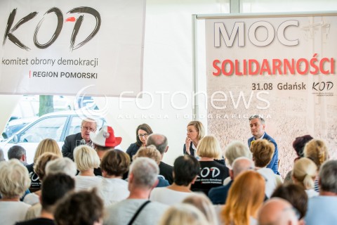  31.08.2017 GDANSK<br />MOC SOLIDARNOSCI OBCHODY POROZUMIENIA SIERPNIA 80. ORGANIZOWANA PRZEZ KOD POMORZE<br />N/Z ALEKSANDER HALL KAMILA GASIUK PIHOWICZ ROBERT BIEDRON MAGDALENA FILIKS<br /> 
