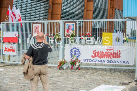  31.08.2017 GDANSK<br />MOC SOLIDARNOSCI OBCHODY POROZUMIENIA SIERPNIA 80. ORGANIZOWANA PRZEZ KOD POMORZE<br />N/Z BRAMA NR 2 STOCZNI GDANSKIEJ<br /> 