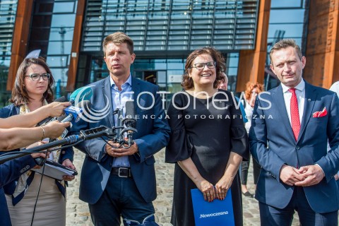  31.08.2017 GDANSK<br />MOC SOLIDARNOSCI OBCHODY POROZUMIENIA SIERPNIA 80. ORGANIZOWANA PRZEZ KOD POMORZE<br />N/Z KAMILA GASIUK PIHOWICZ RYSZARD PETRU EWA LIEDER PAWEL RABIEJ<br /> 