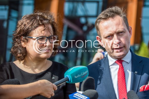  31.08.2017 GDANSK<br />MOC SOLIDARNOSCI OBCHODY POROZUMIENIA SIERPNIA 80. ORGANIZOWANA PRZEZ KOD POMORZE<br />N/Z EWA LIEDER PAWEL RABIEJ<br /> 