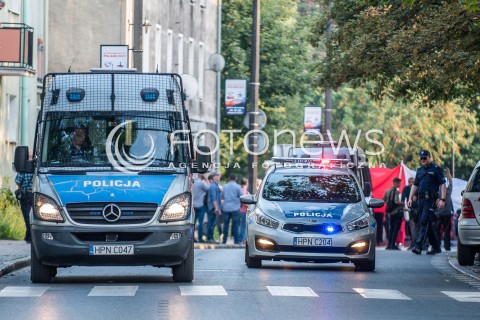  31.08.2017 GDANSK<br />MARSZ KOMITETU OBRONY DEMOKRACJI W GDANSKU<br />N/Z PATROL POLICJI OCHRANIAJACY MARSZ KOMITETU OBRONY DEMOKRACJI<br /> 