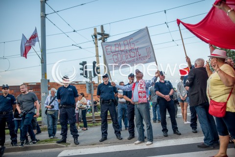  31.08.2017 GDANSK<br />MARSZ KOMITETU OBRONY DEMOKRACJI W GDANSKU<br />N/Z UCZESTNICY MARSZU POLICJA<br /> 