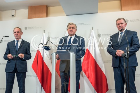  01.09.2017 WARSZAWA<br />KONFERENCJA NA TEMAT UTWORZENIA KRAJOWEGO OSRODKA WSPARCIA ROLNICTWA<br />N/Z KRZYSZTOF JURGIEL ZBIGNIEW BABALSKI WITOLD STROBEL<br /> 