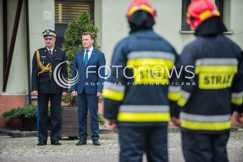  01.09.2017 GDANSK<br />SPOTKANIE BEATY SZYDLO ZE STRAZAKAMI I POLICJANTAMI BIORACYMI UDZIAL W USUWANIU SKUTKOW NAWALNIC W WOJEWODZTWIE POMORSKIM<br />N/Z MARIUSZ BLASZCZAK LESZEK SUSKI<br /> 