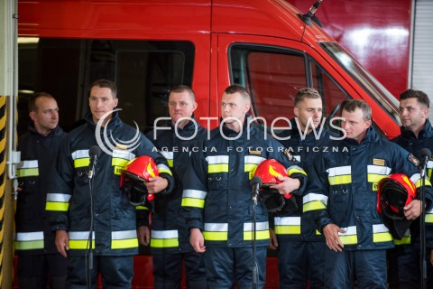  01.09.2017 GDANSK<br />SPOTKANIE BEATY SZYDLO ZE STRAZAKAMI I POLICJANTAMI BIORACYMI UDZIAL W USUWANIU SKUTKOW NAWALNIC W WOJEWODZTWIE POMORSKIM<br />N/Z STRAZACY WOJEWODZKIEJ STRAZY POZARNEJ W GDANSKU<br /> 
